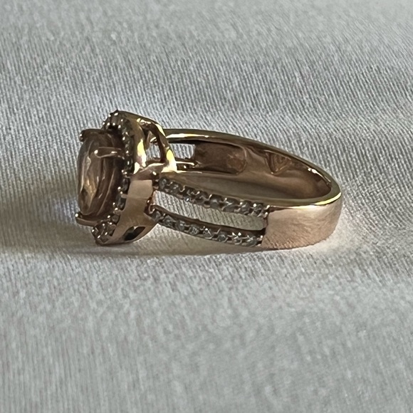 Morganite & Diamond Halo Ring – 14kt Rose Gold – Size 7 - Picture 6 of 8